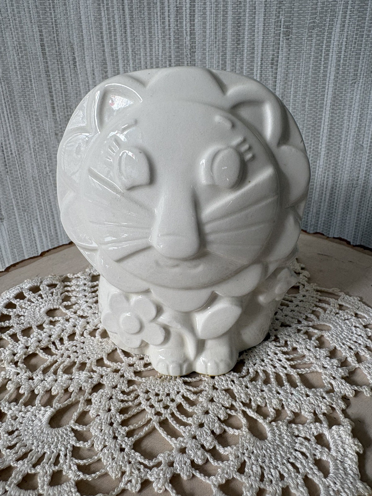 Vintage Rubens Originals - Lion Planter (1971). Vintage Rubens Originals - Lion Planter (1971).