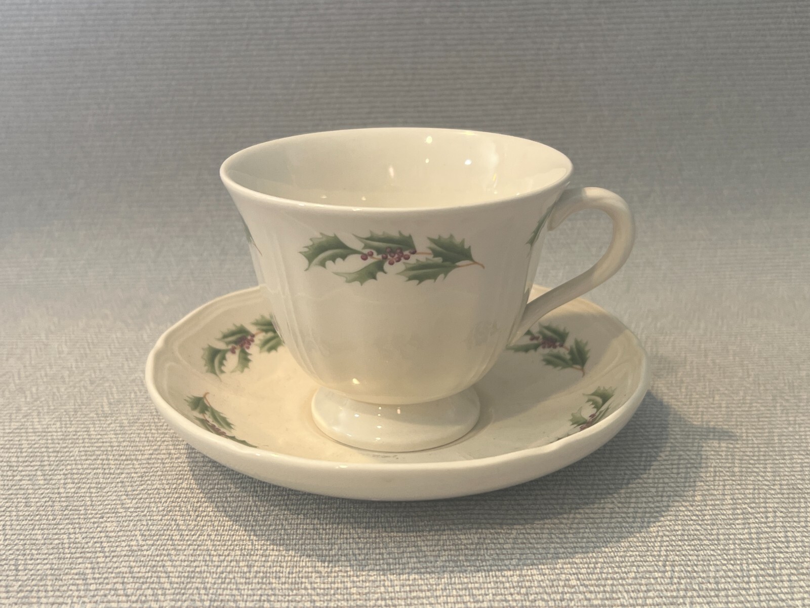 Wedgwood Etruria Barlaston Queen\'s Holly 1991 Footed Cup & Saucer Set