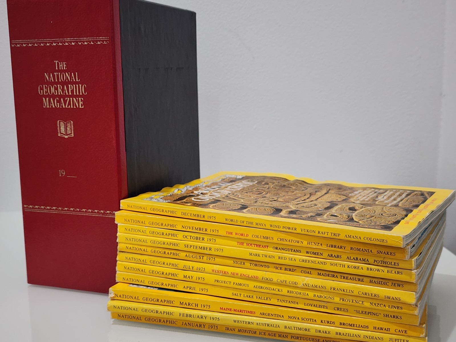 1975 National Geographic Full Year Set 12 Issues w/ Maps Inserts Case