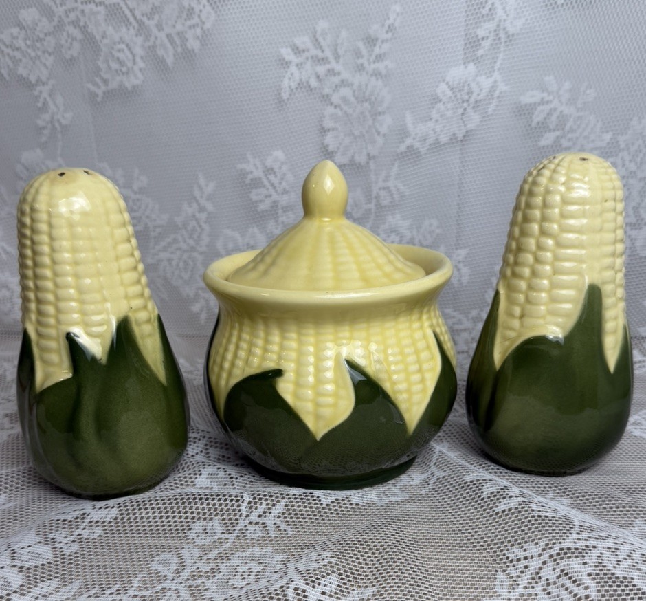 Vintage Shawnee Pottery Corn Queen Sugar Bowl Salt Pepper Shakers 3pc Set