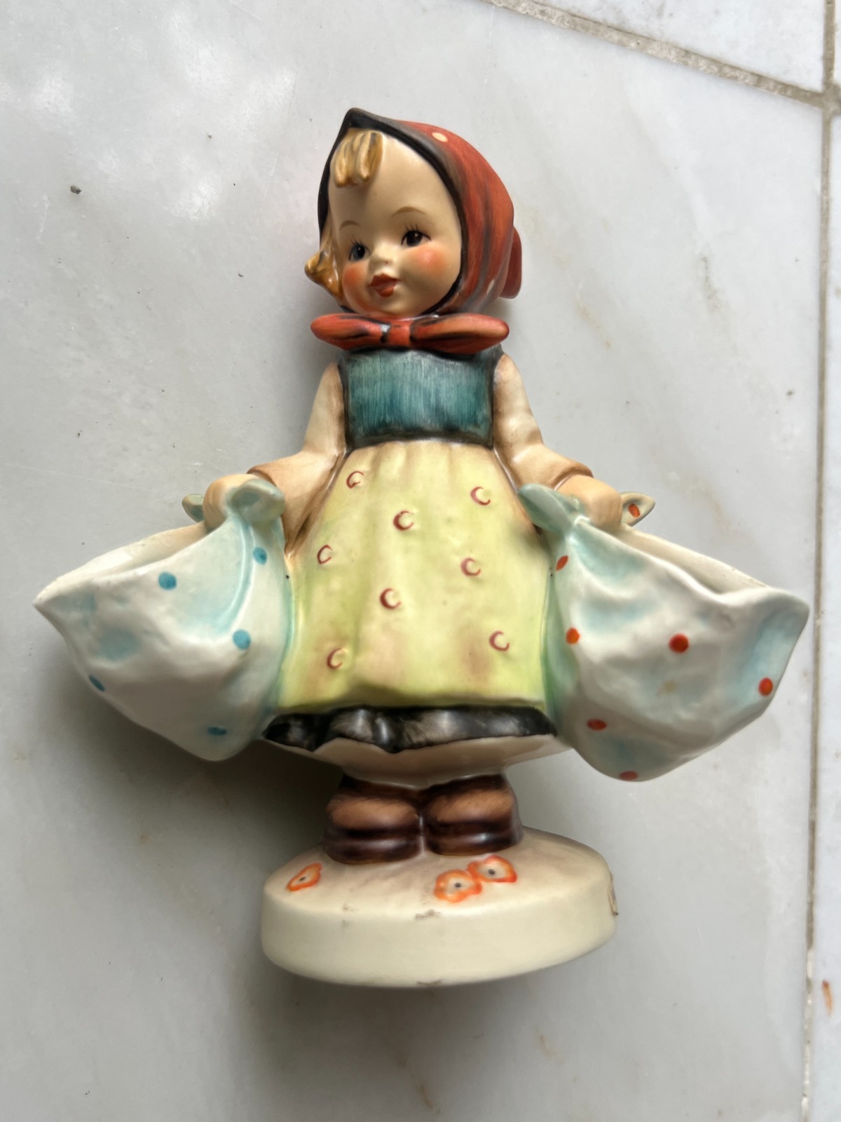 Vintage Goebel Hummel Mother’s Darling #175 Vintage Goebel Hummel Mother’s Darling #175
