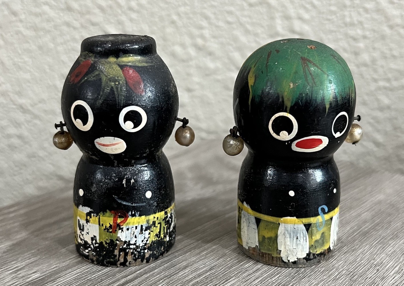 Vintage 1950’s Two Native Tribal People Wooden Salt And Pepper Shakers Set