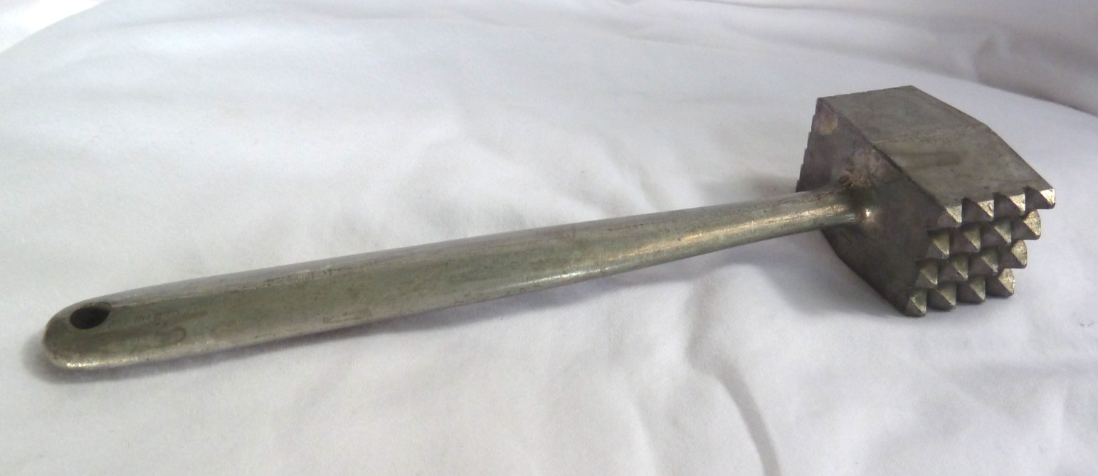 VINTAGE 2 SIDED ALUMINUM MEAT TENDERIZER MALLET/POUNDER~~8