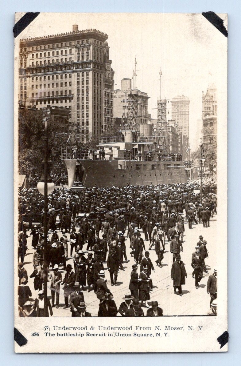 RPPC 1918. THE BATTLESHIP RECRUIT IN UNION SQUARE, NY. POSTCARD A2