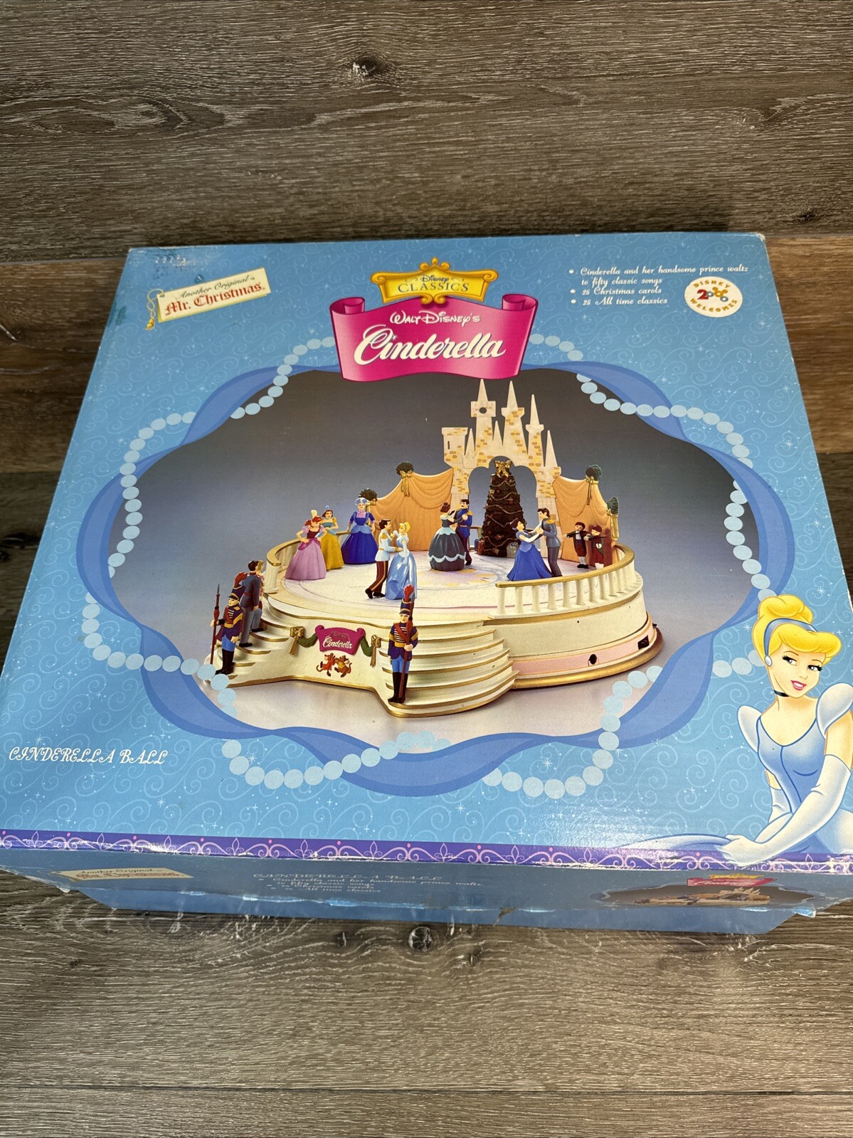 1999 MR CHRISTMAS DISNEY CINDERELLA'S BALL Dancing Princess With 25 Carol Songs