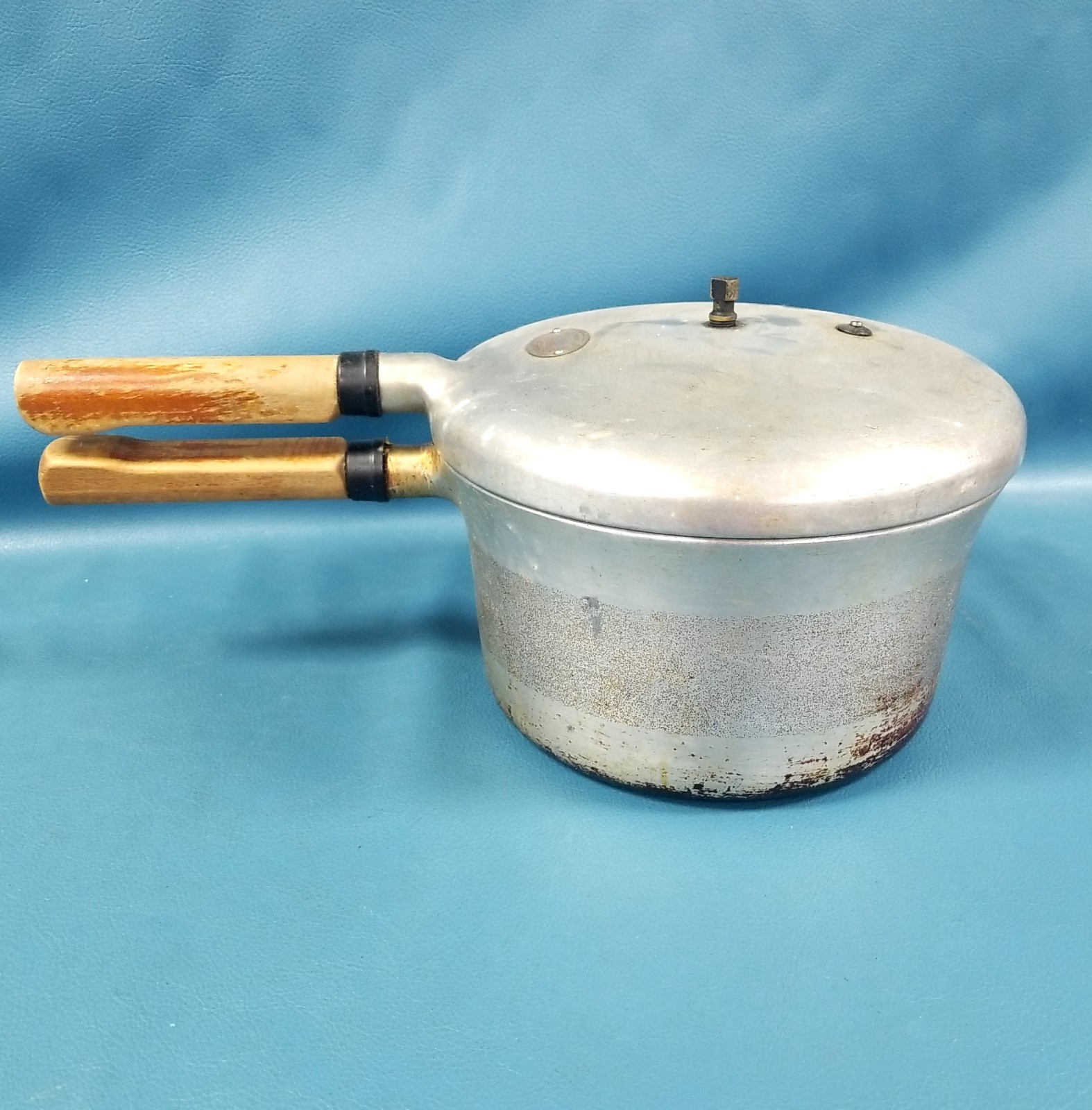 VTG Wood Handled Presto Cooker W/ Insert & Jiggler #40 Cast Aluminum