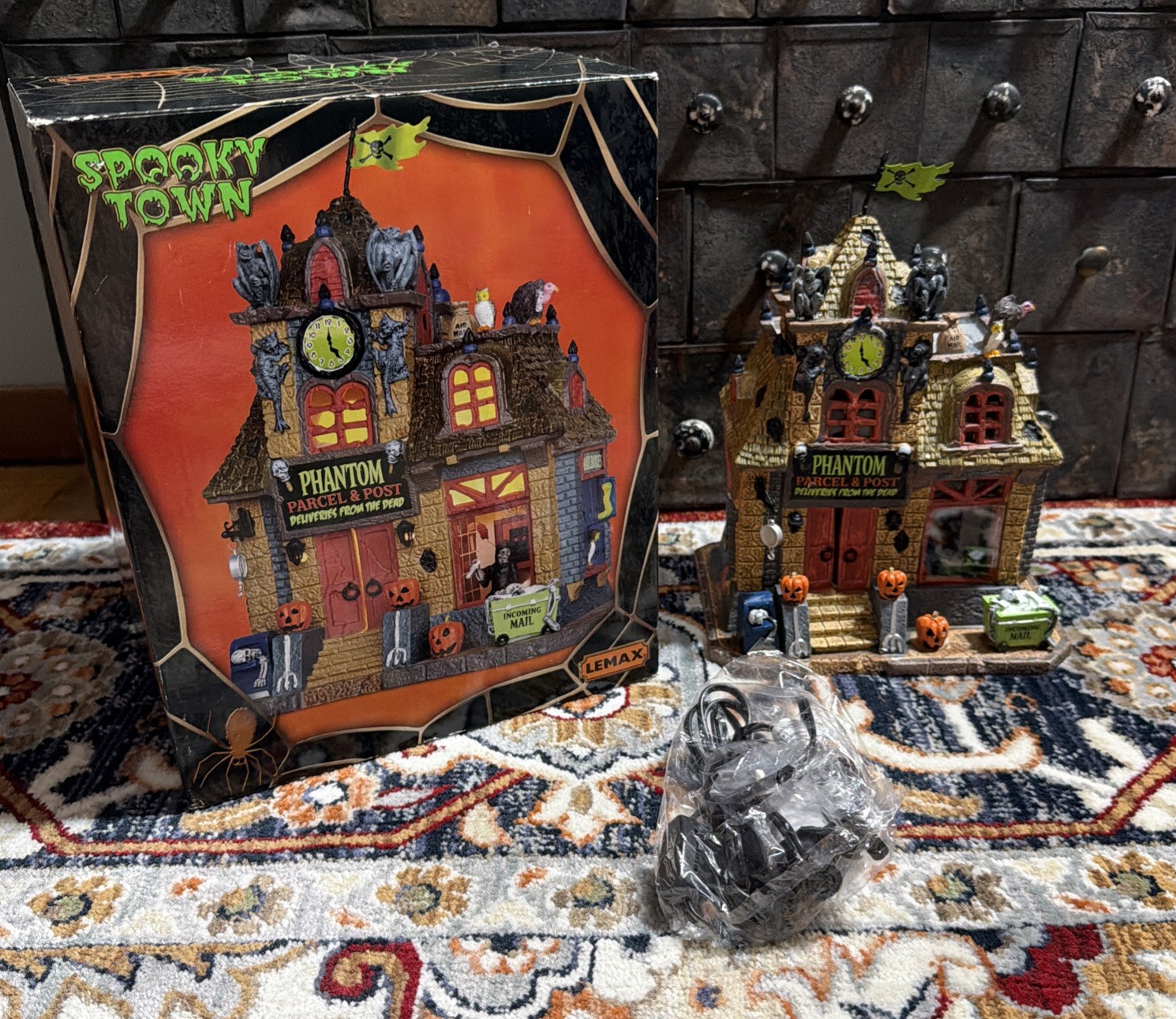 Lemax Spooky Town Phantom Parcel & Post Halloween Lighted Village House #45667