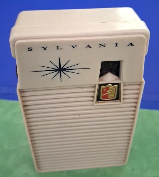 Vintage 1961 SYLVANIA 6P08 Tan Transistor USA Radio Nice Looker