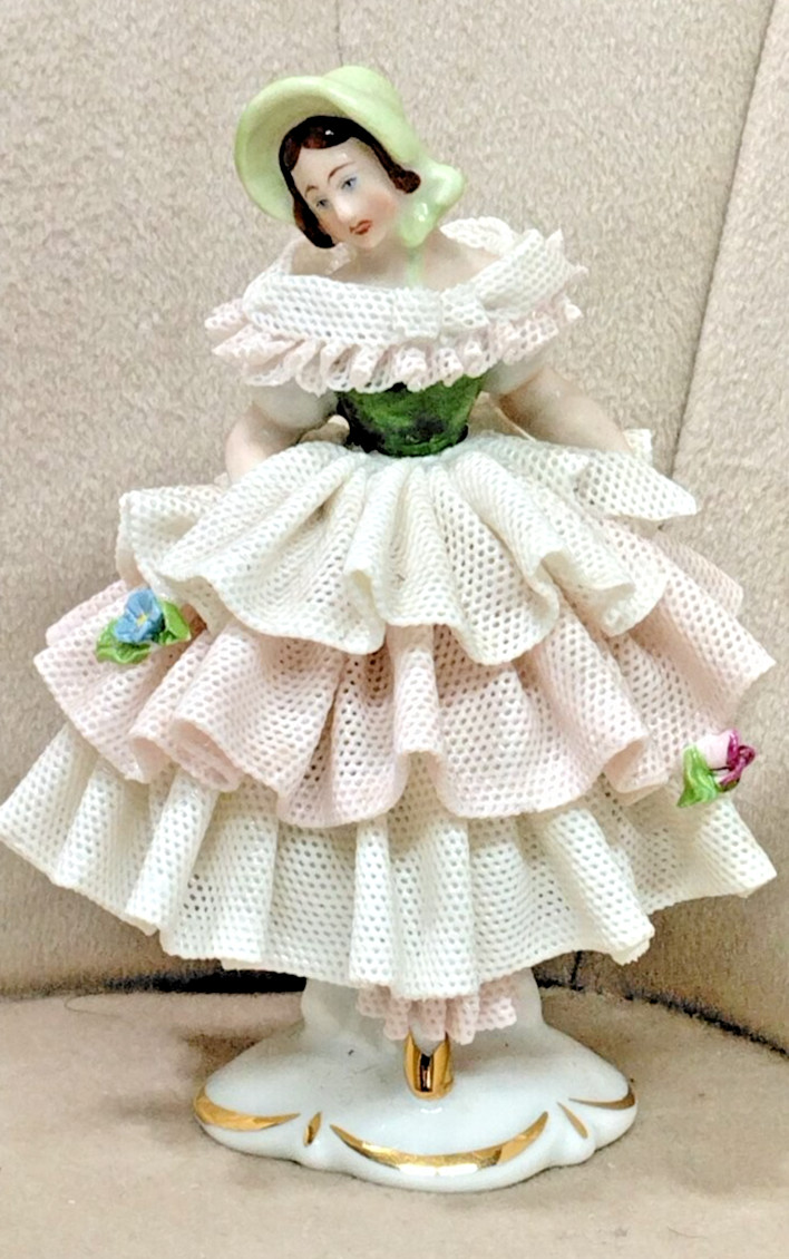 Vtg German GEROLD-PORZELLAN woman Figurine w/ Dresden Lace Vtg German GEROLD-PORZELLAN woman Figurine w/ Dresden Lace