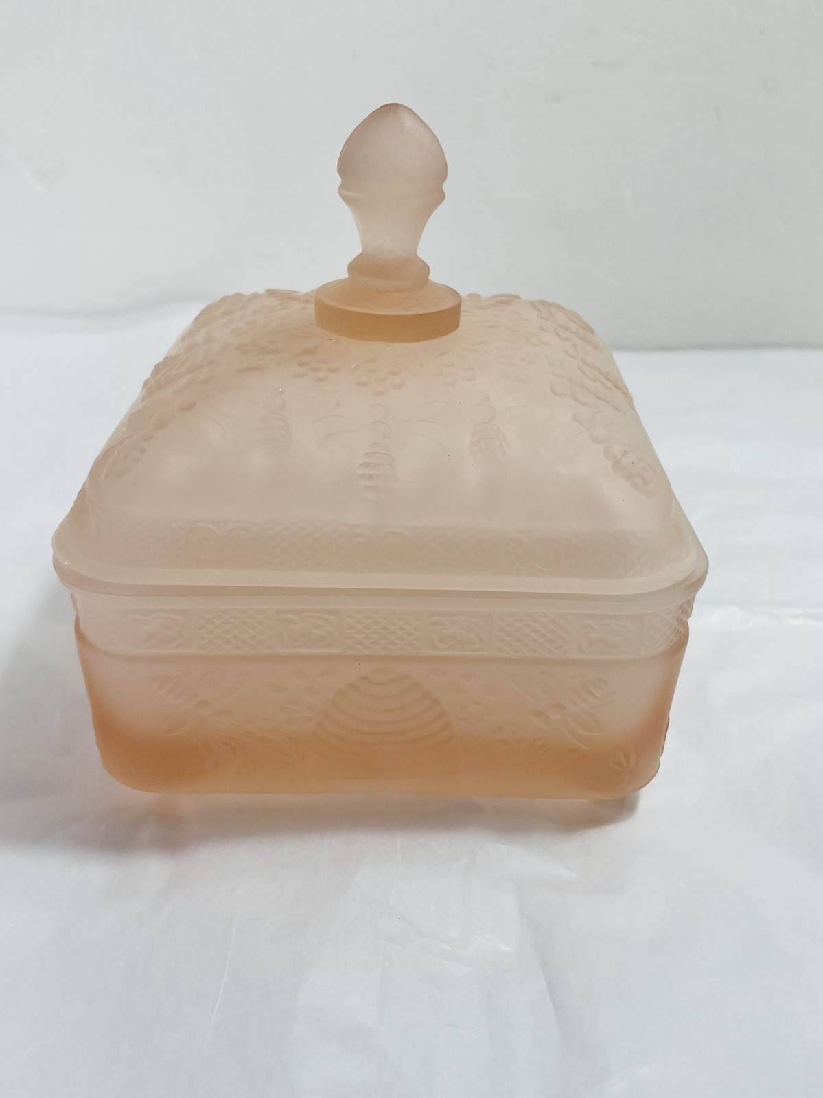 Vintage Indiana Glass Tiara Exclusive Pink Satin Frosted Honey Bee Dish