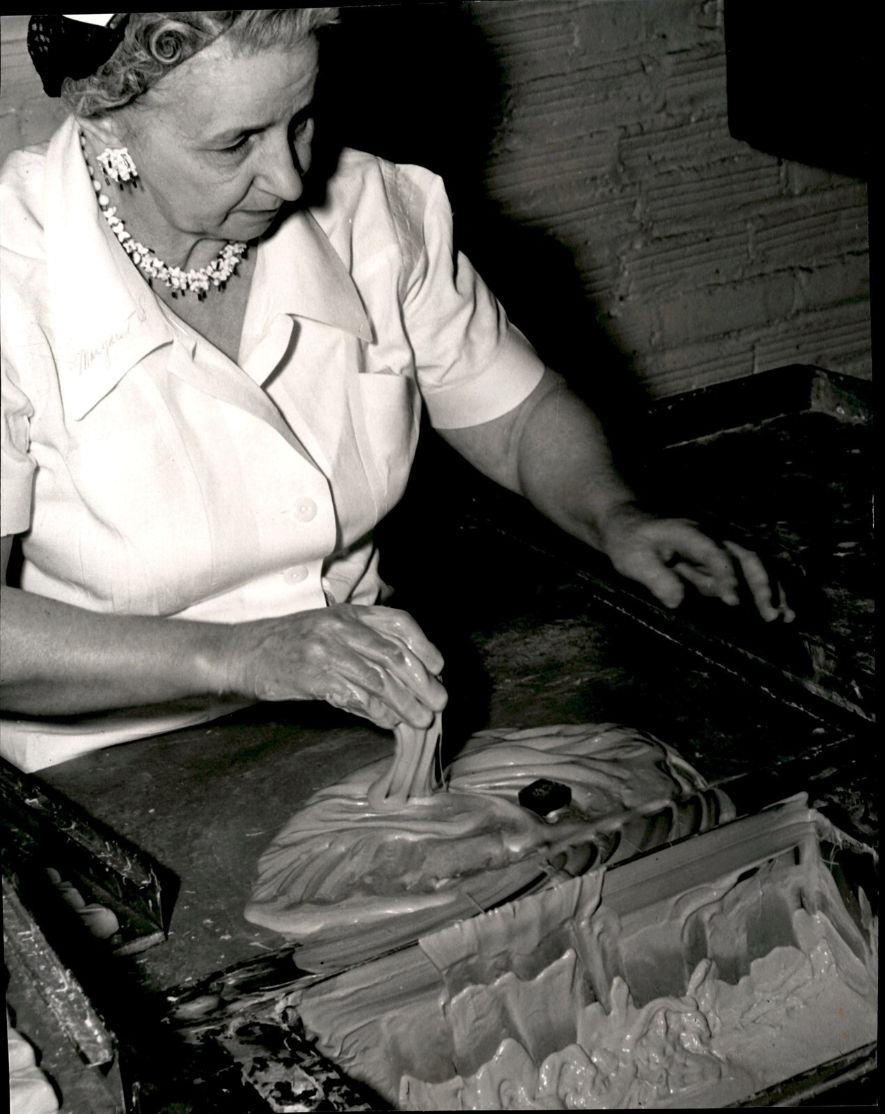 LG102 1957 Original Photo GARROTT CANDY CO HAND DIPPED CARAMEL STICKY FINGERS