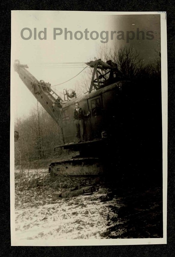 EERIE HEAVY EQUIPMENT BOOM CRANE MAN POSING  OLD/VINTAGE PHOTO- H376