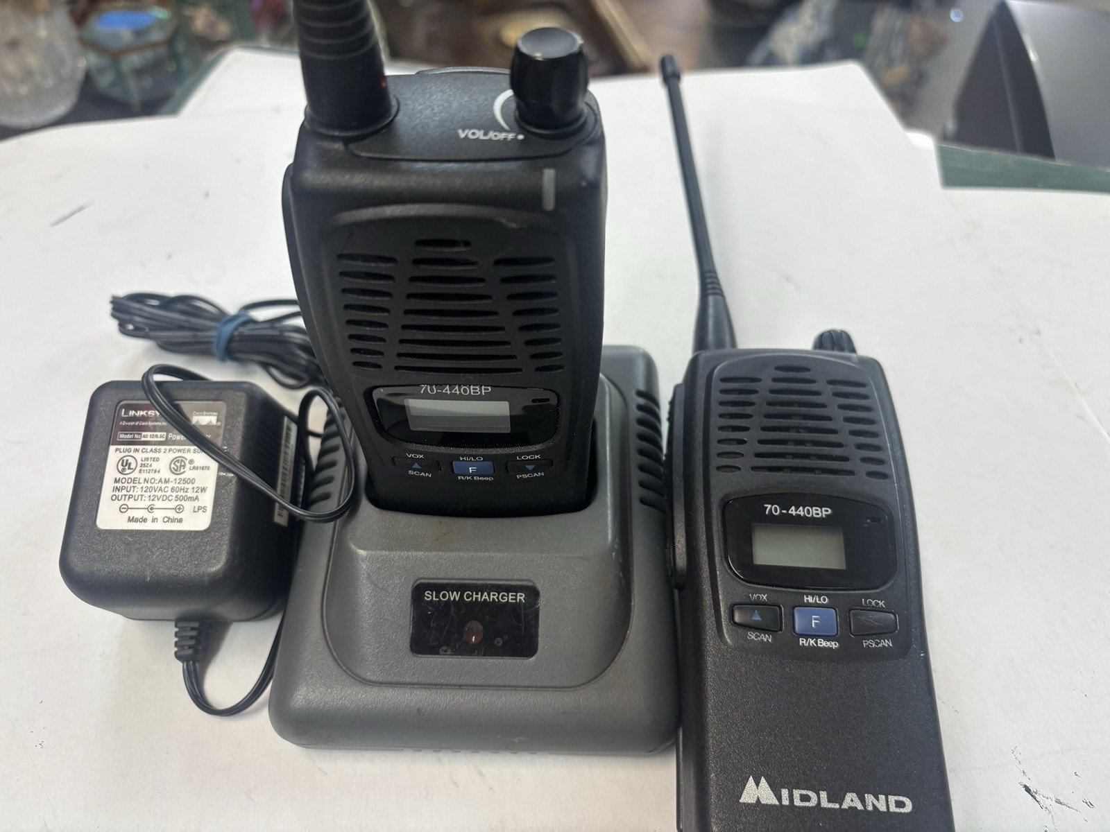 MIDLAND 70-440BP 2 WAY RADIO PAIR WITH ONE CHARGER