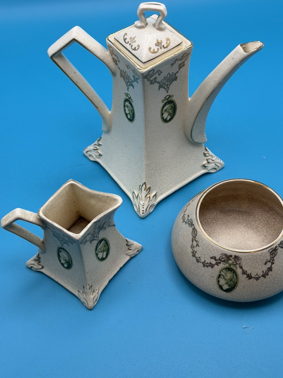 ANTIQUE - VINTAGE ROSEVILLE POTTERY MEDALLION TEA POT, CREAMER, SUGAR BOWL /1877