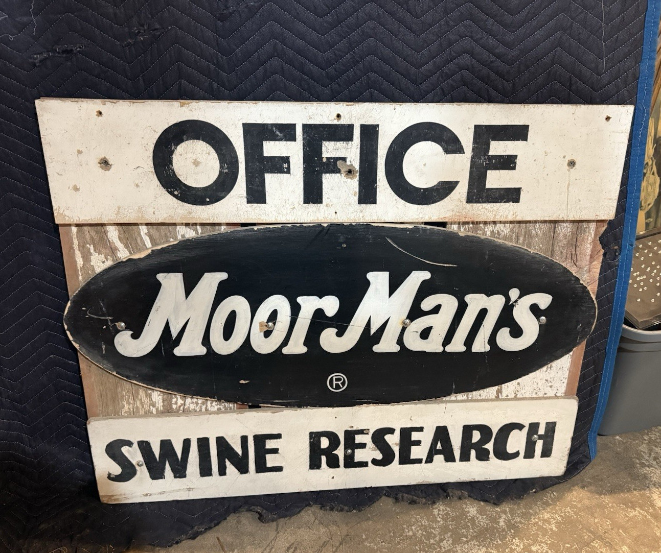 ANTIQUE ORIGINAL MOORMAN's FEED & SEED SWINE RESEARCH OFFICE SIGN QUINCY ILL.