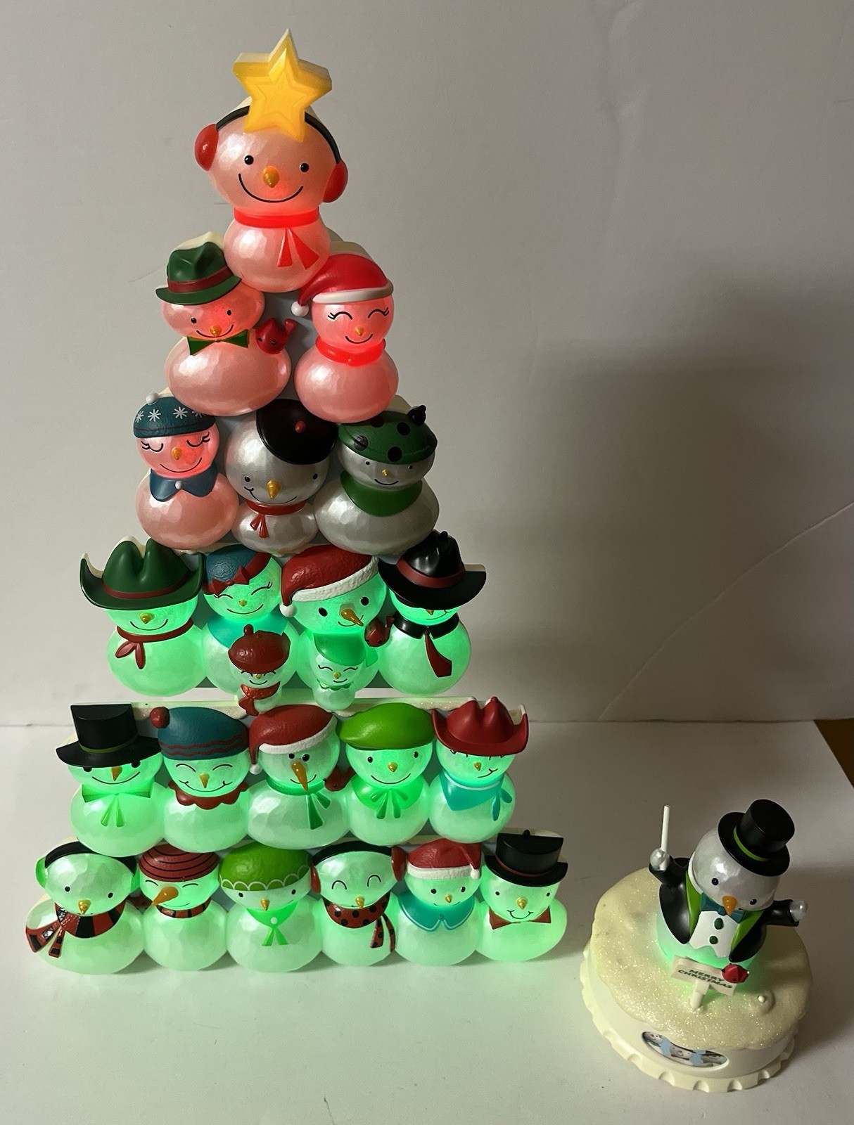 4 Tier Hallmark CHRISTMAS CONCERT SNOWMEN Complete Set w/ CONDUCTOR Lights Sings