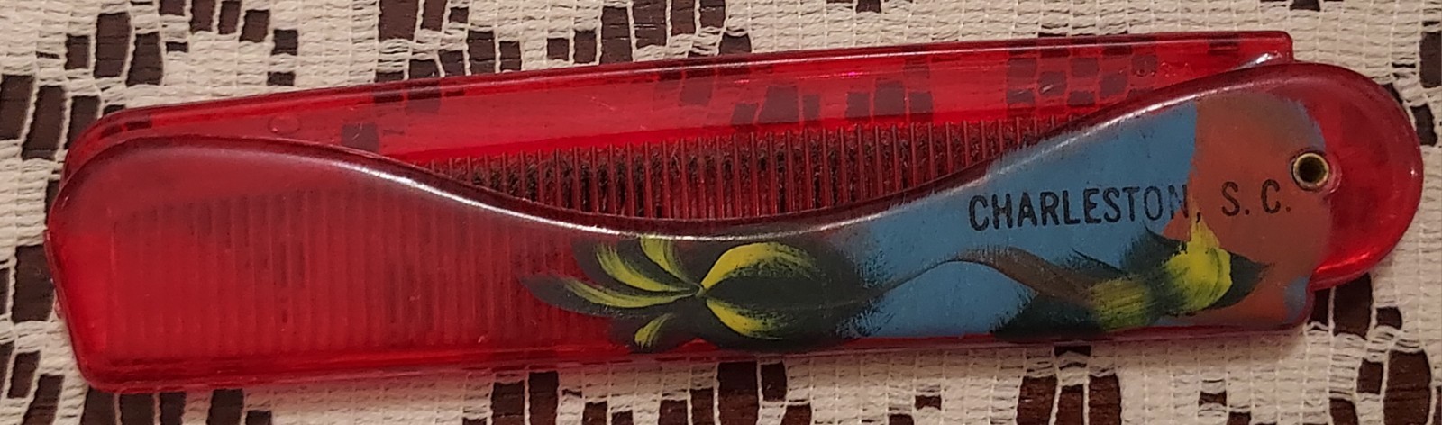 Vintage Charleston S.C. South Carolina Red Plastic Folding Comb Great Condition
