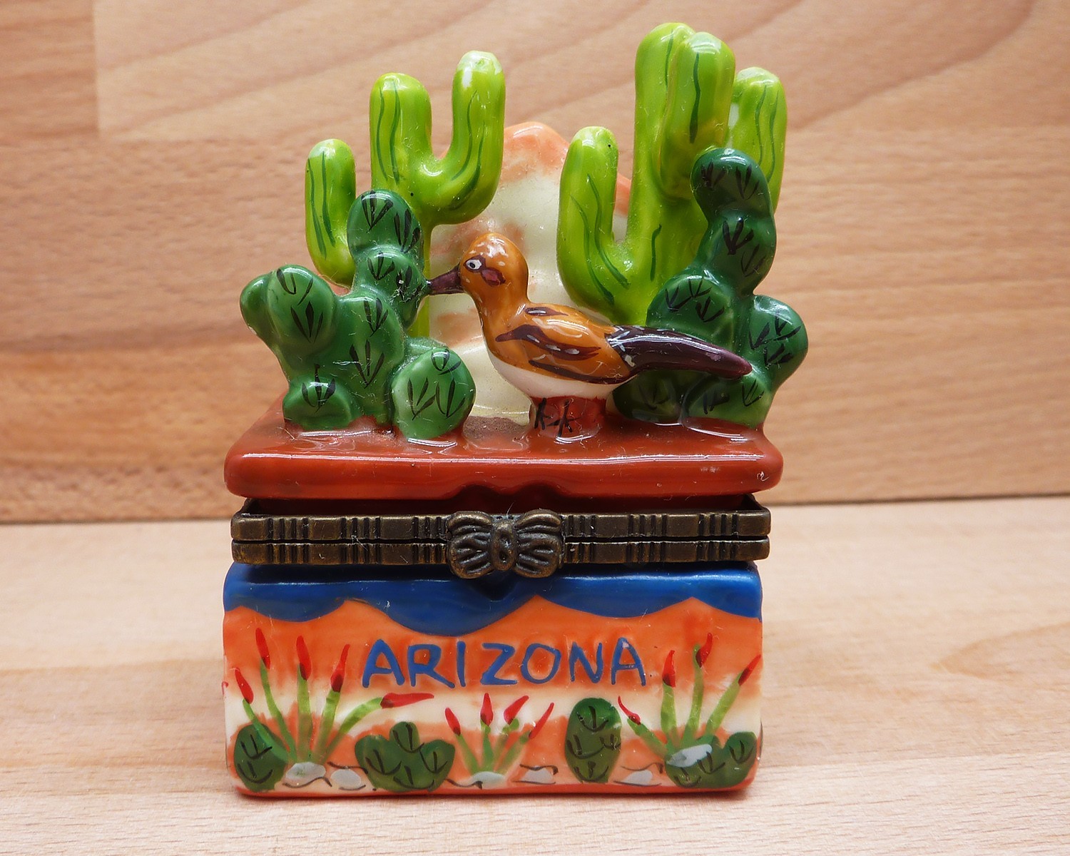 Arizona Porcelain Souvenir Trinket Box with Cacti and Roadrunner