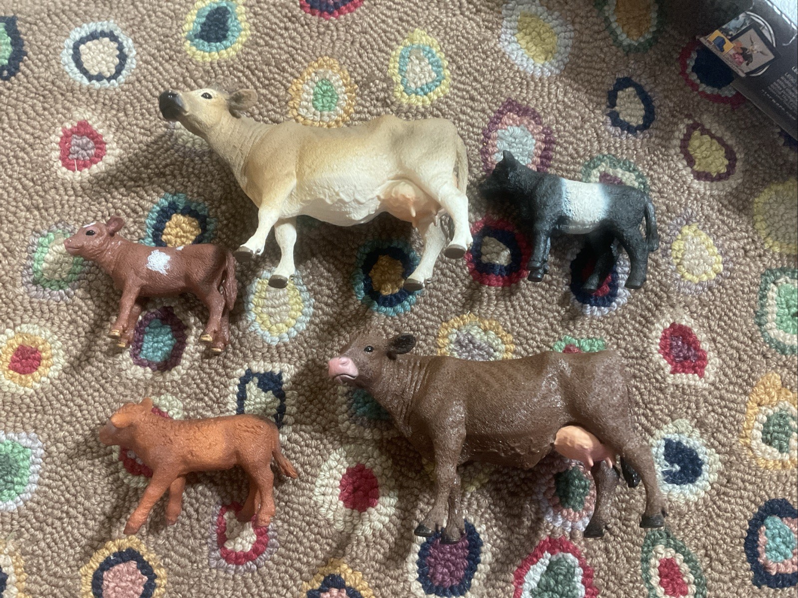 Schleich Dog And Puppy Set complete With 5 Cows