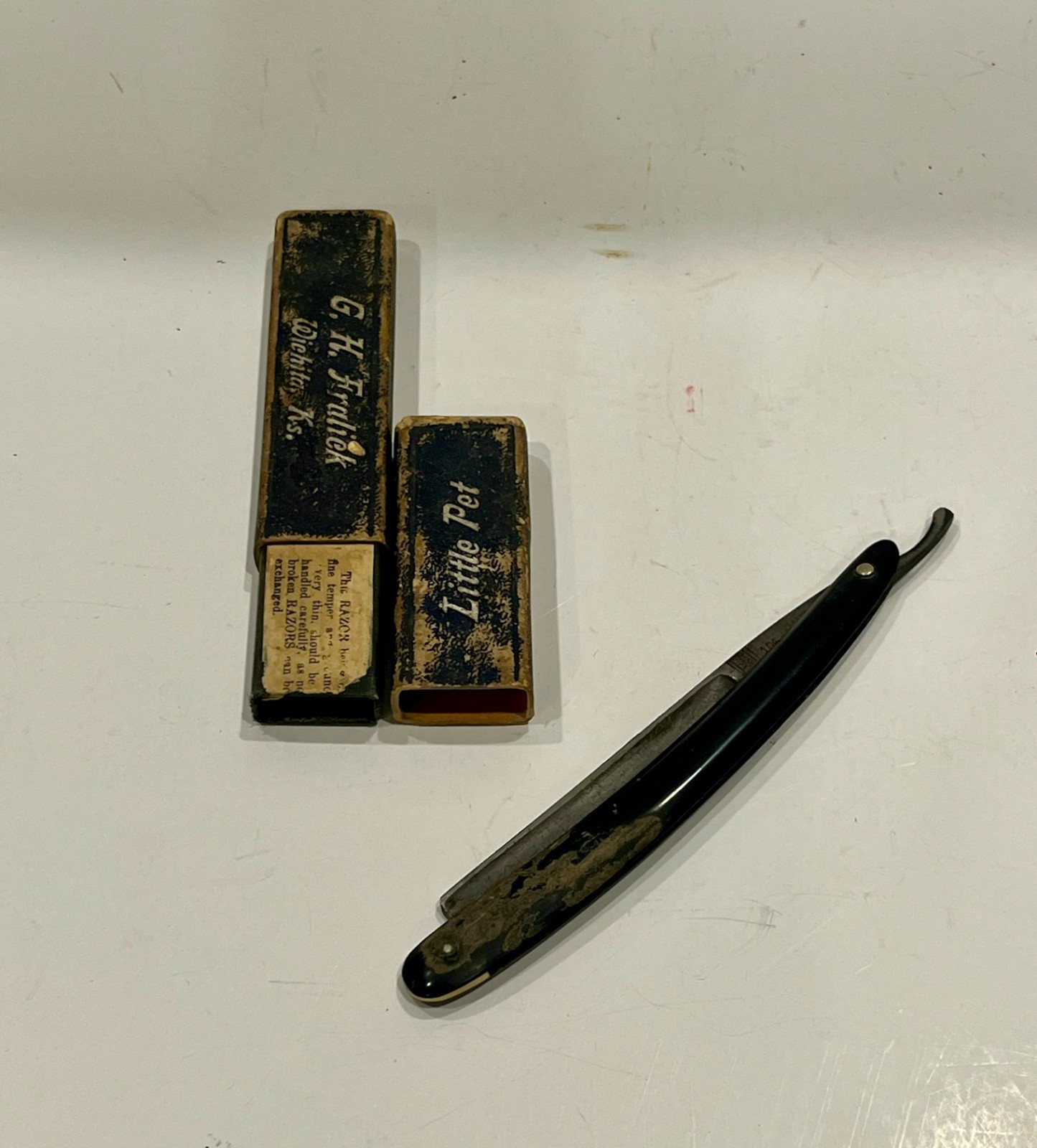 Crown Cutlery Co., No. 104, Straight Razor, Germany, with G.H. Fraliek Box