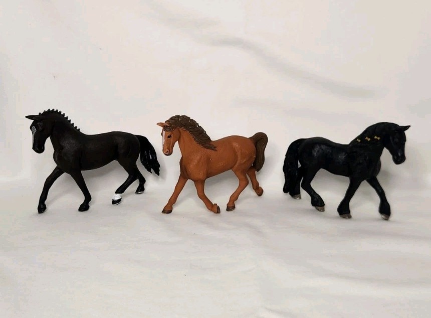 Lot of 3 SCHLEICH Toy Horse Figures 2017 Lot of 3 SCHLEICH Toy Horse Figures 2017