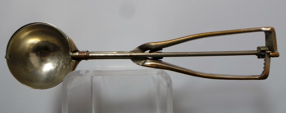 Ice Cream Scoop Dipper Gilchrist No 30 - 10.5 Inches Long 2.5 Inches Wide