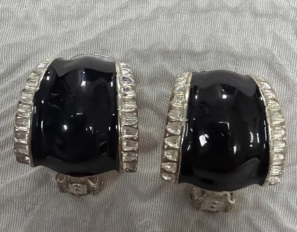 Vintage Fluted Dome Black Enamel Textured Borders 3/4” Clip-On Earrings