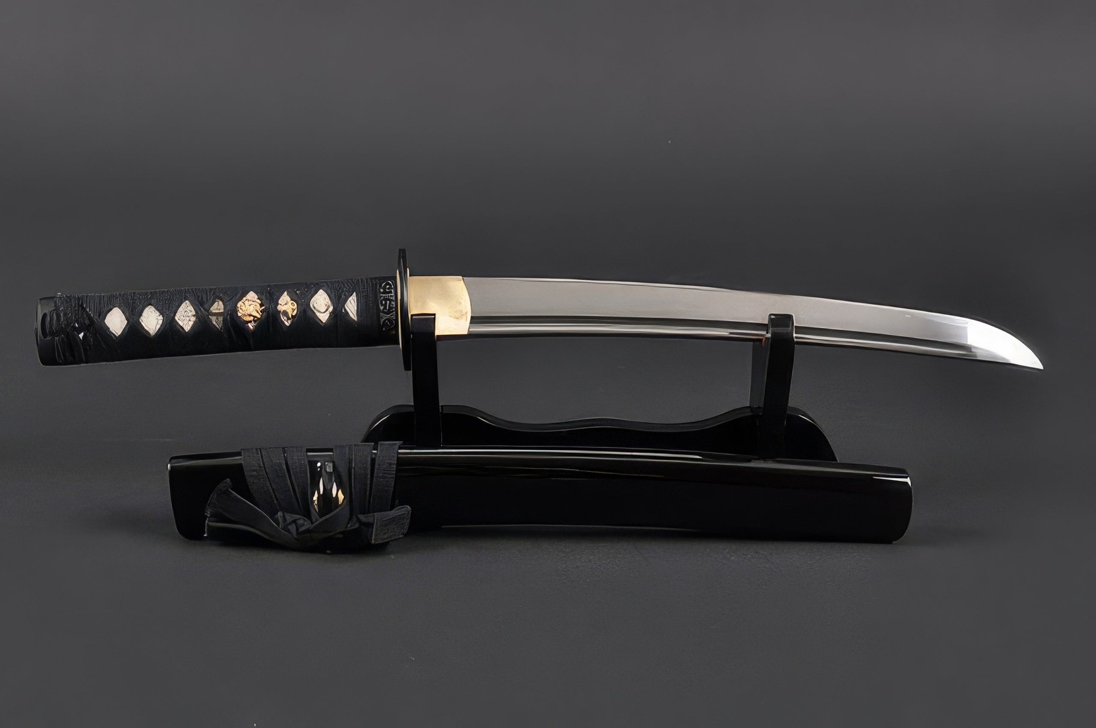 Tomoe Crest Tanto - 1080 Carbon Steel Hand Forged Full Tang Battle Ready Sharp