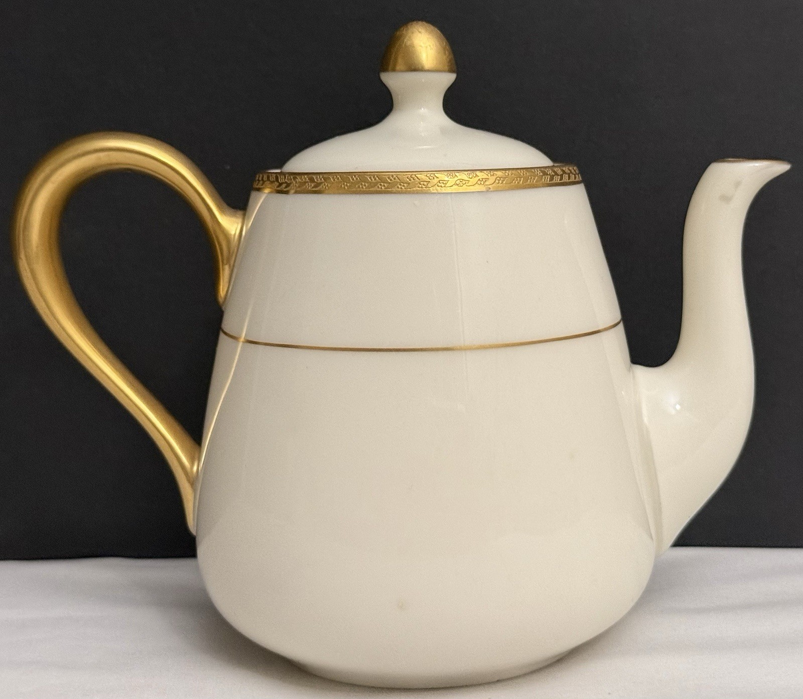 Lenox The Bailey, Banks & Biddle Co. Decorative Teapot W/ Lid 934/E 81 READ Chip