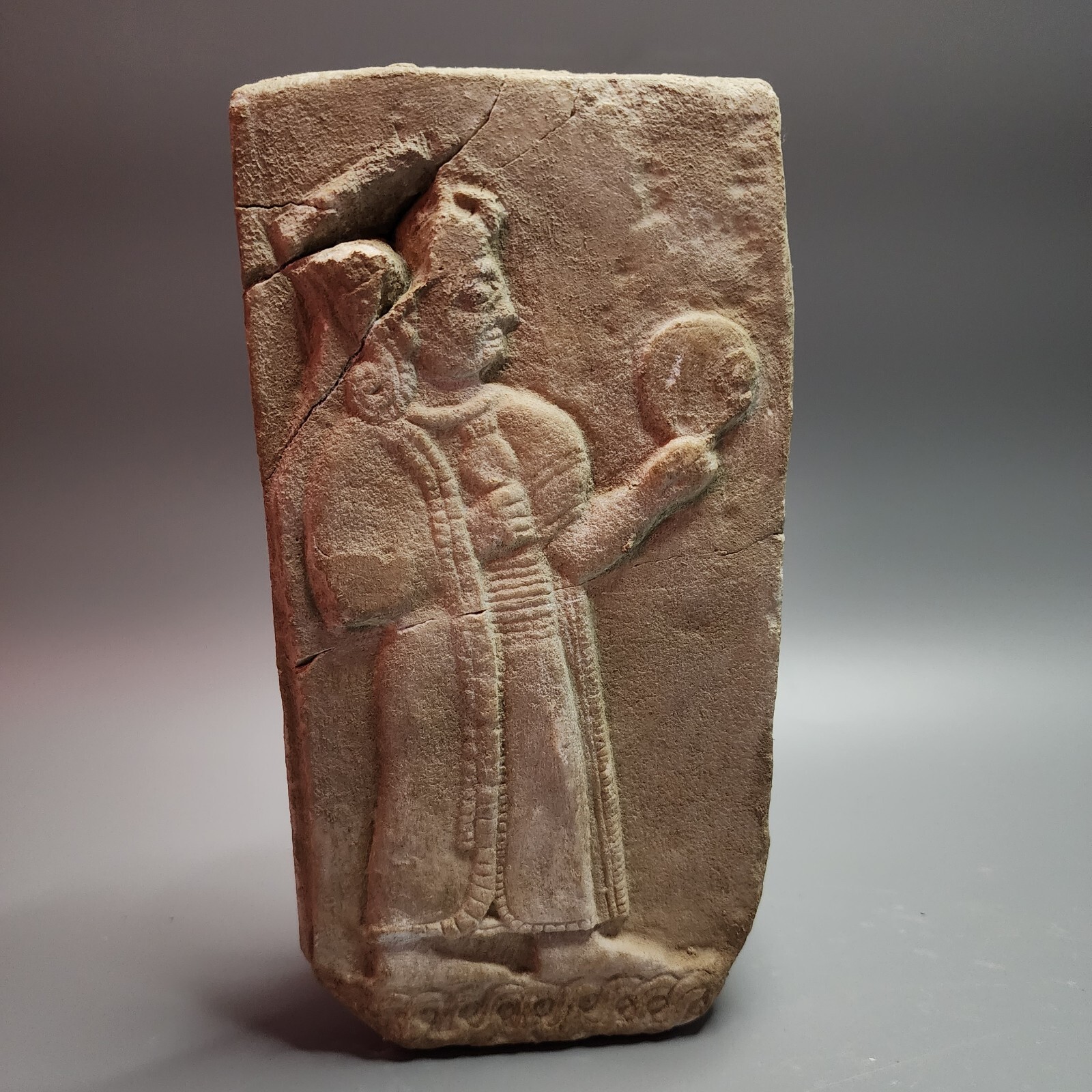 CIRCA A SUMERIAN ALABASTER STONE PLAQUE DEPICTING QUEEN KUBABA
