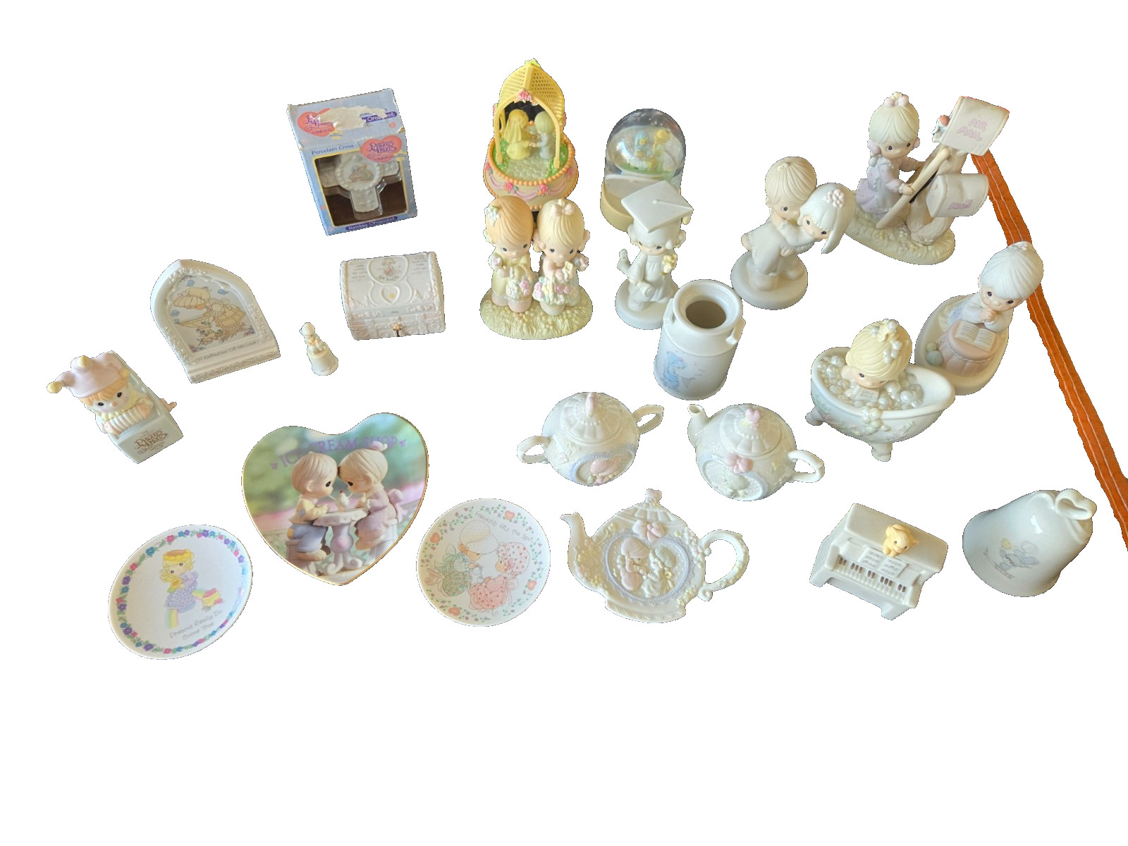 22 piece Precious Moments Collection with small plates, music, and figurines 22 piece Precious Moments Collection with small plates, music, and figurines