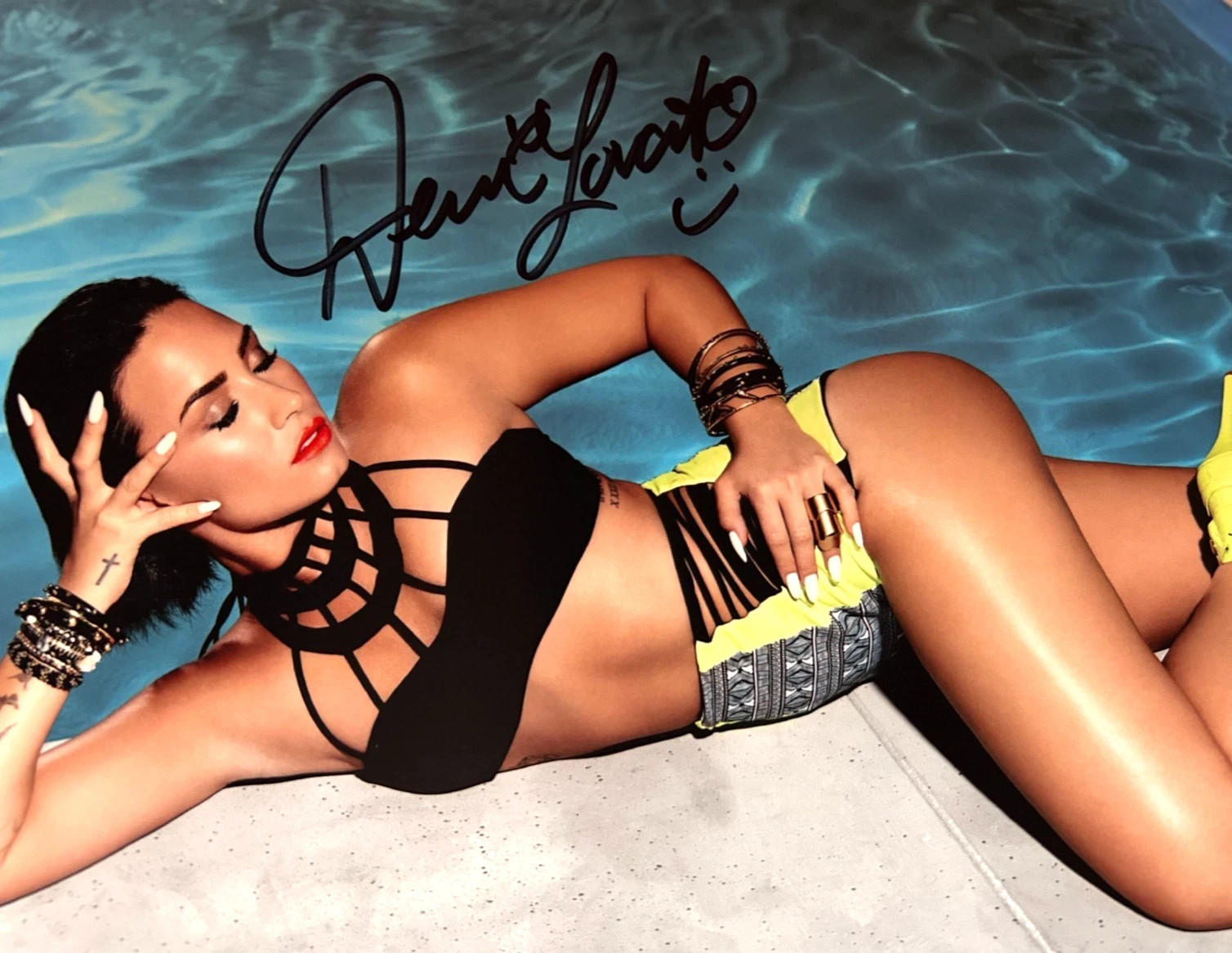DEMI LOVATO Signed 8x10