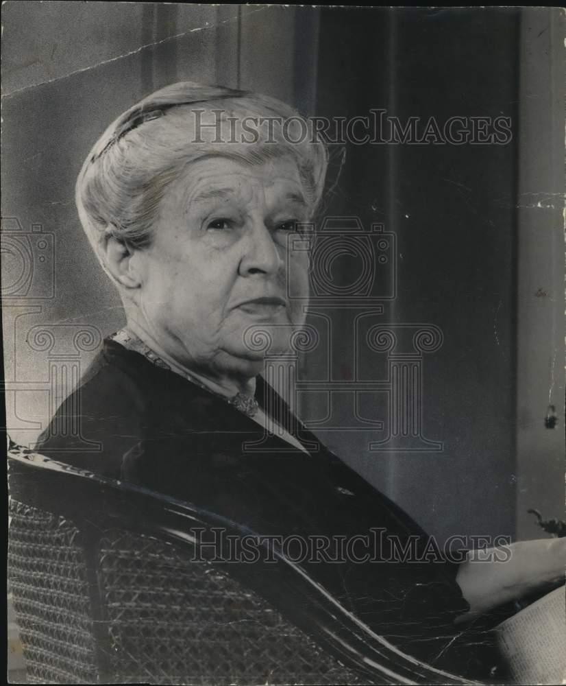 1951 Press Photo Dorothy Dix of Le Petit Salon - noc88236 1951 Press Photo Dorothy Dix of Le Petit Salon - noc88236