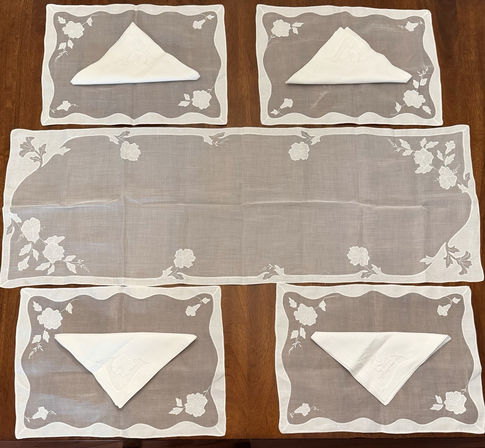 Vintage Marghab Hibiscus Linen 9pc Set Placemats Napkins Table Runner White