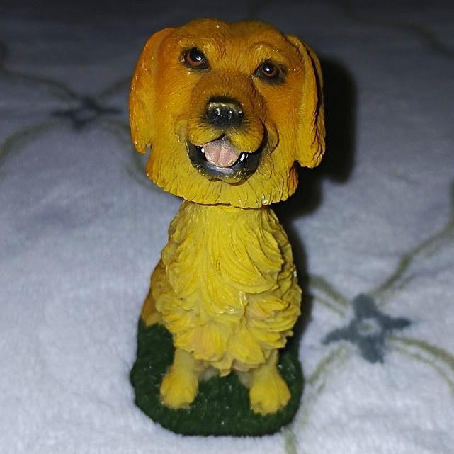 Golden Retriever Dog Figurine Statue, Resin Animal Collectible Decor