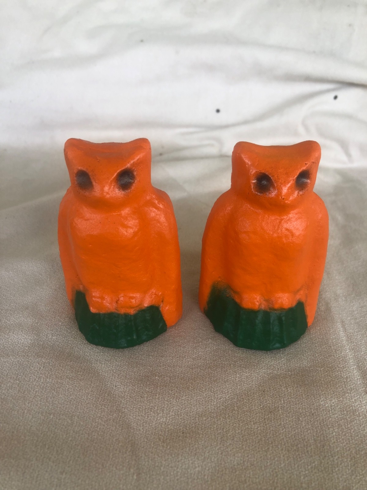 HALLOWEEN PAPER Mache Pulp Two Miniature Owls,3.5 inches tall