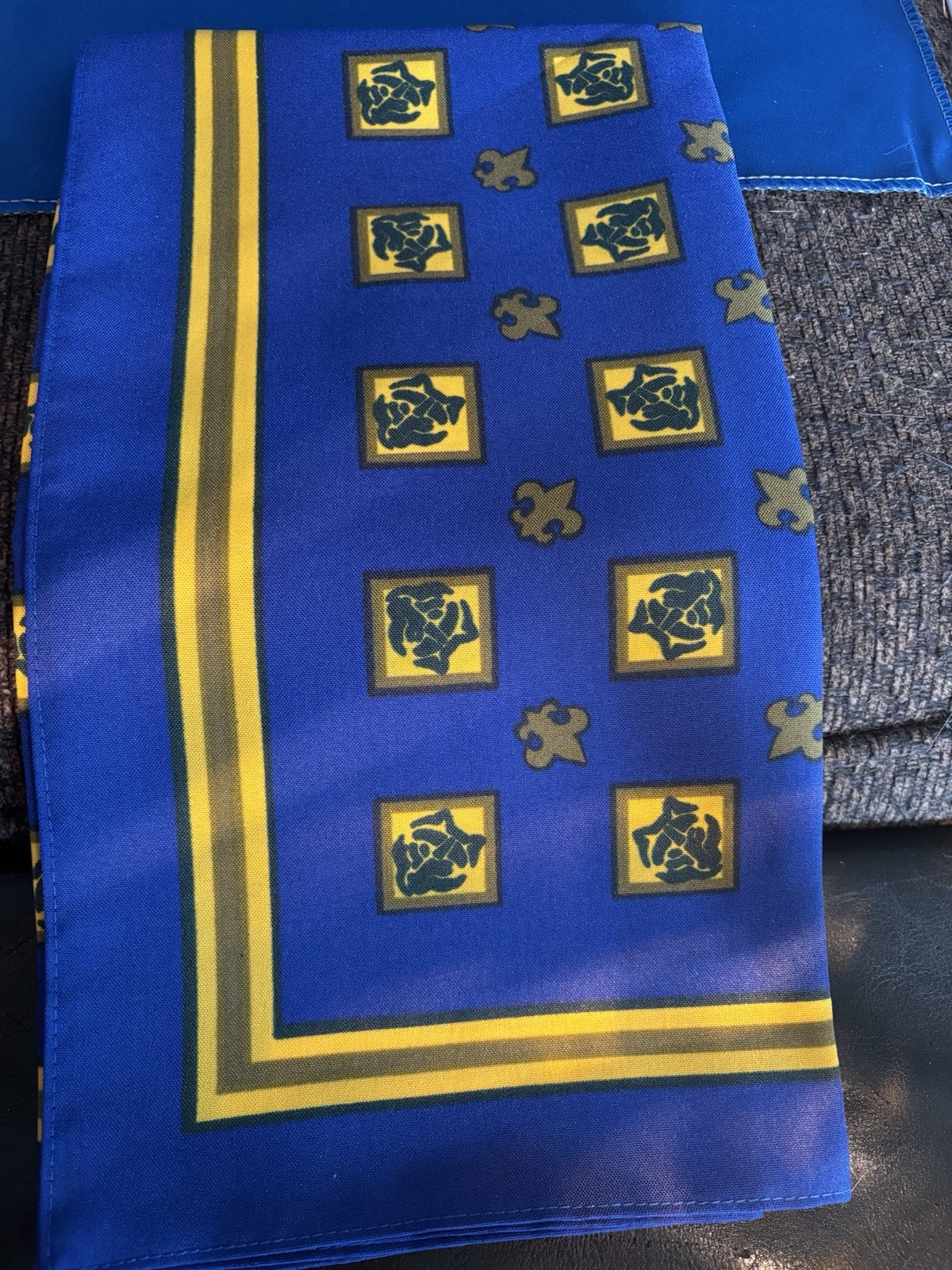 Vintage Oscar de la Renta Boy Scouts of America BSA Cub Scout Scarf Blue 1980s
