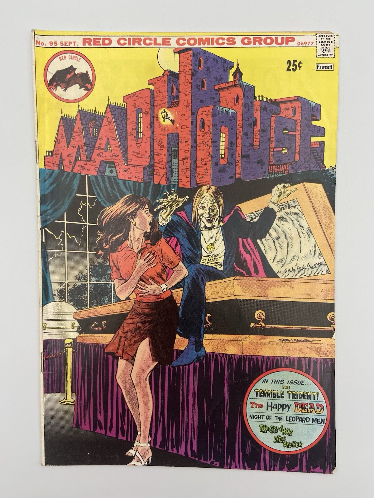 Mad House / Madhouse #95 (1974) Red Circle 1st Horror Gray Morrow Vampire Cover
