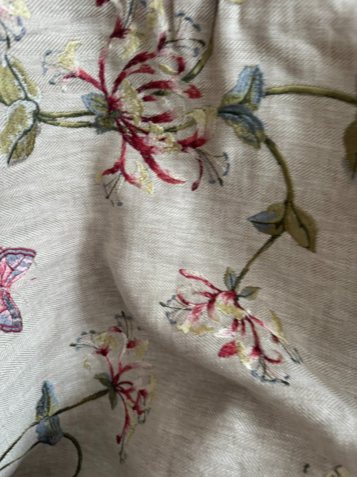 Colefax and Fowler Honeysuckle 1 yard