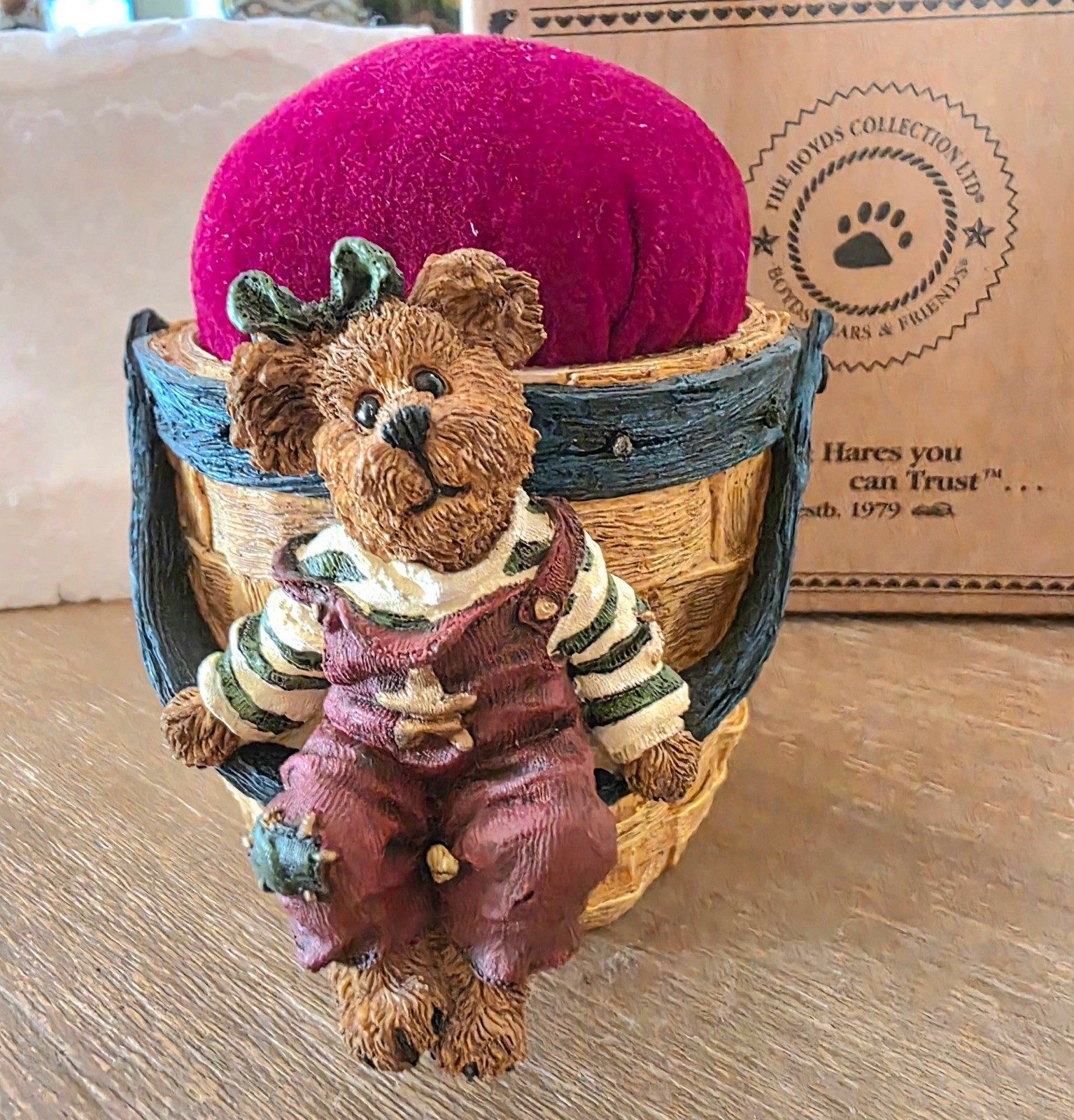 NEW - 2002 Boyds Bears - Miss Threadley 4114 - Ships Same Day NEW - 2002 Boyds Bears - Miss Threadley 4114 - Ships Same Day