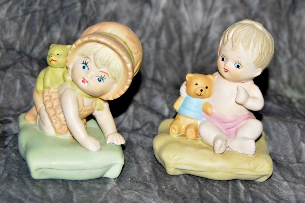 VTG Ceramic Baby Boy & Girl Figurines On Pillows Nursery Decor Made In Taiwan