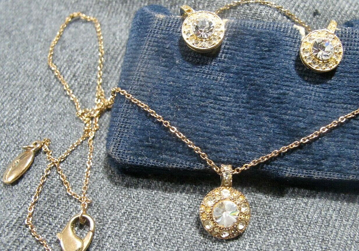 Vintage 90's clear crystals goldtone metal pendant necklace + pierced earrings
