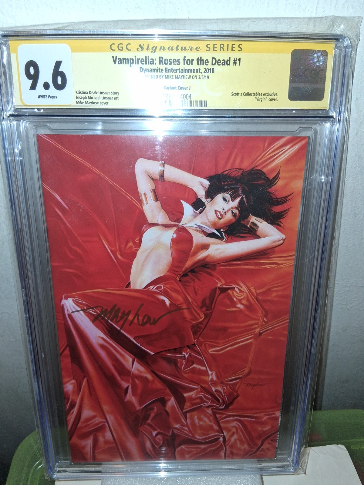 CGC 9.6 VAMPIRELLA Roses For the Dead #1 Scott\'s Virgin Cover MIKE MAYHEW Signed