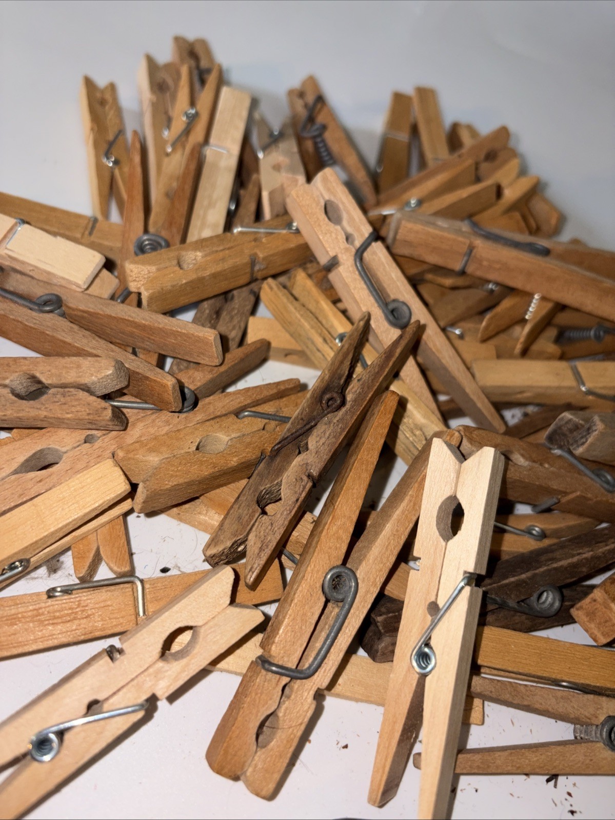 Lot Of Wood Clothes Pins Alligator Clip Vintage Laundry Clothing Wooden Old