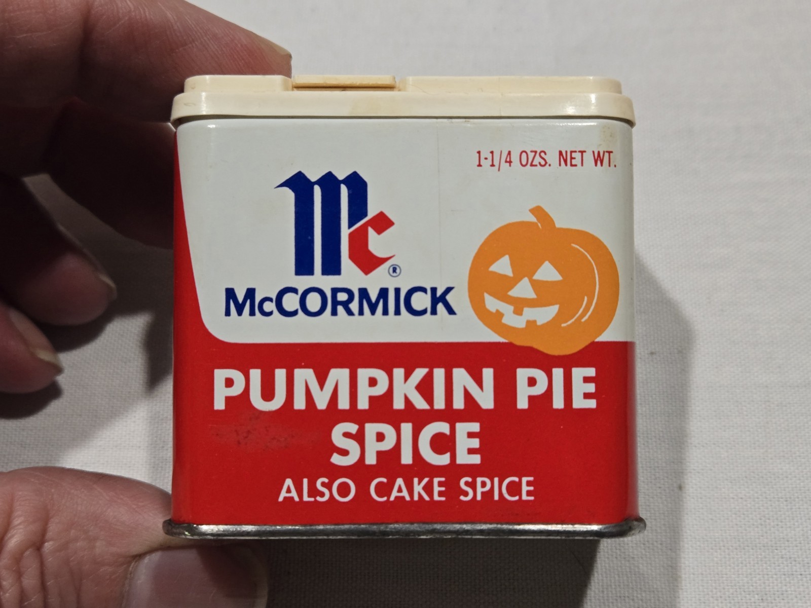 VTG McCORMICK PUMPKIN PIE SPICE CAKE HALLOWEEN JACK O' LANTERN FACE 1-1/4  OUNCE