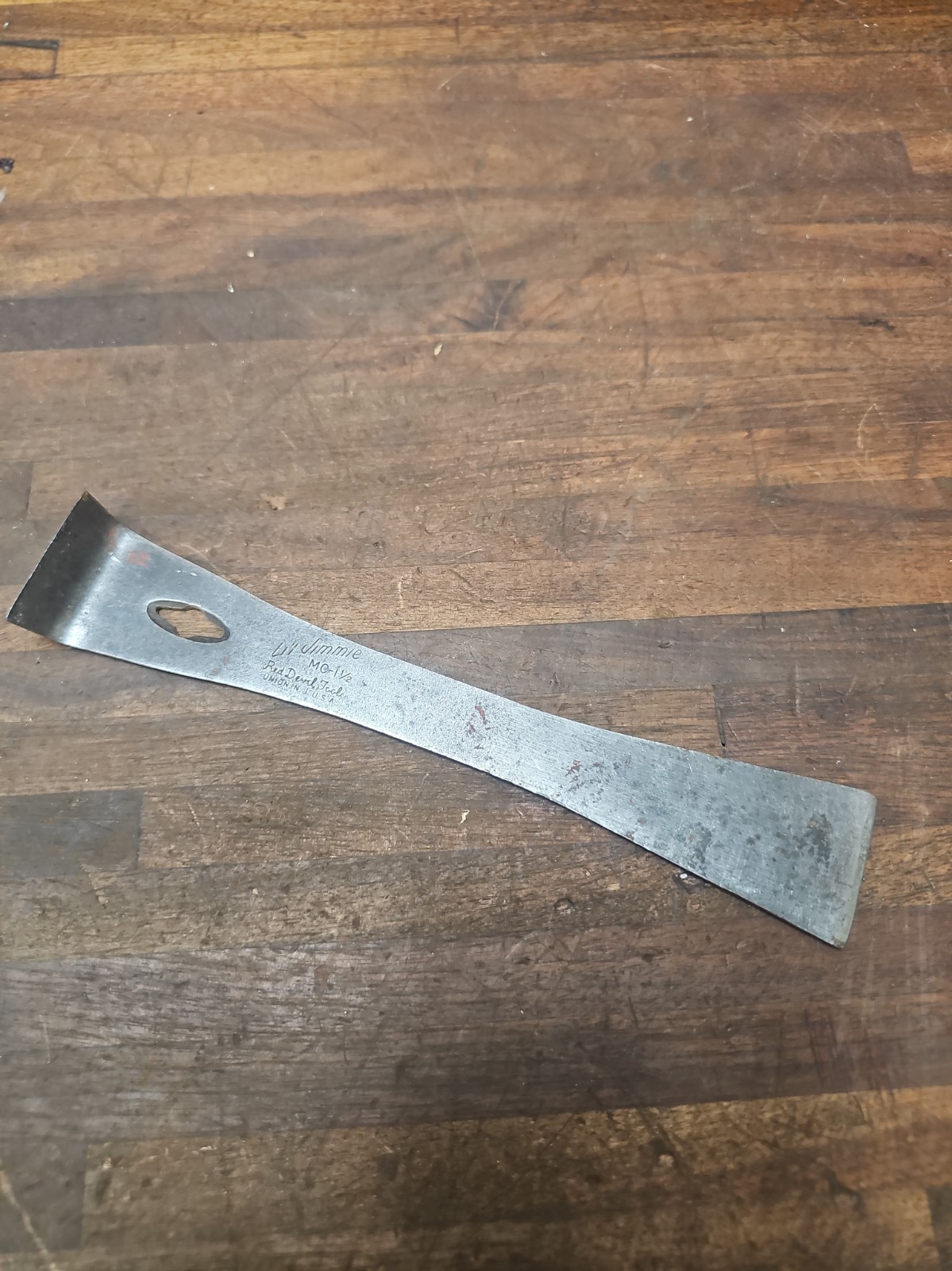 A188- Vintage Red Devil Tools Li’l Jimmie Scraper, Pry Bar, Nail Puller Made USA