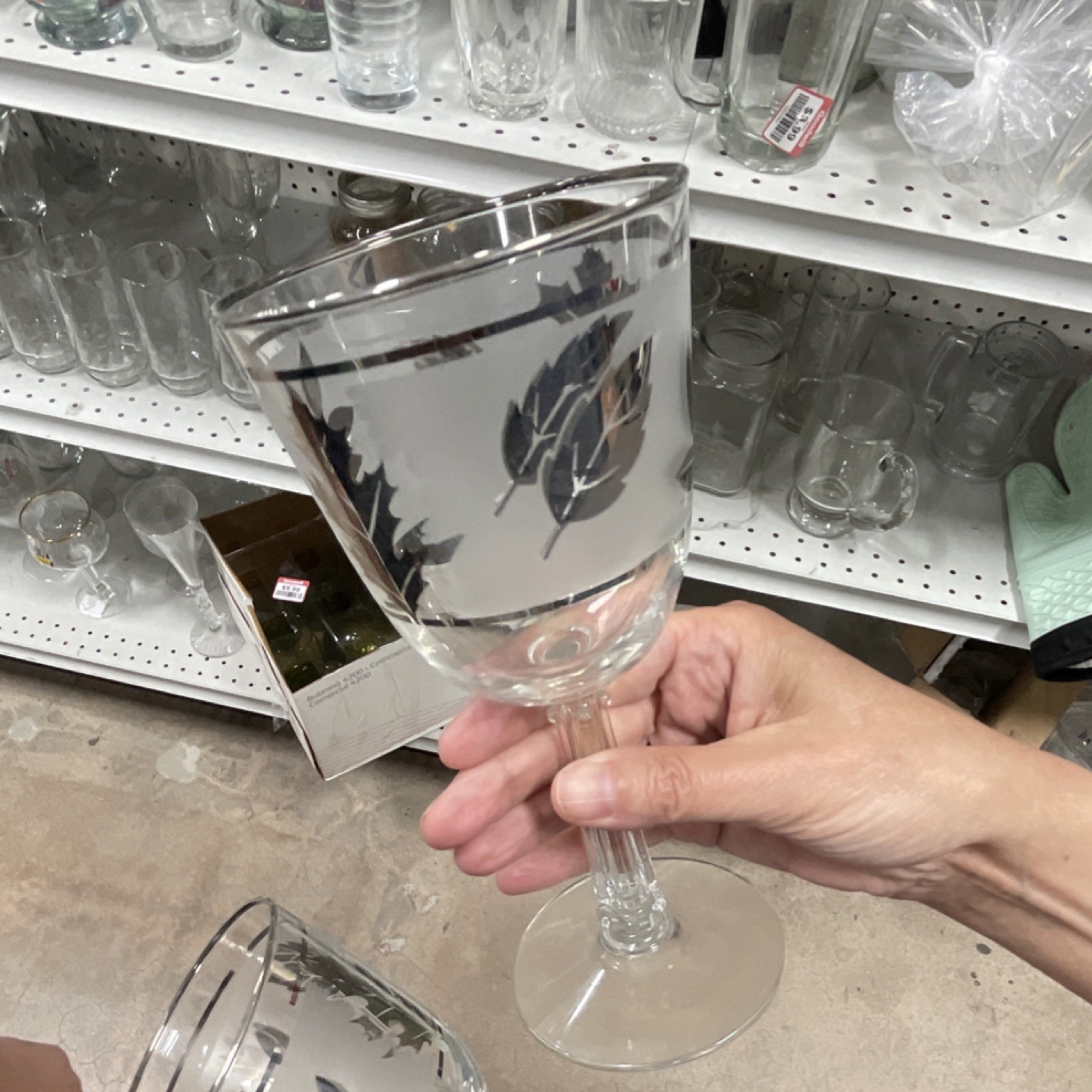 Etched Leaf Pattern Stemmed Clear Glass Round Wine Glass Floral Barware