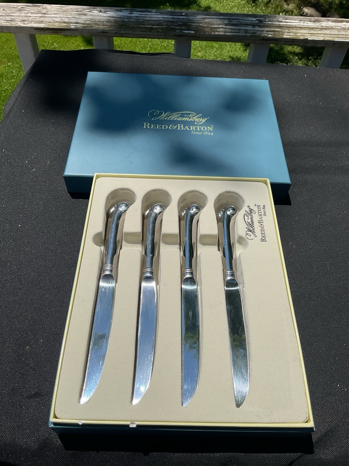 Williamsburg REED & BARTON Royal Shell Steak Knife’s 4 