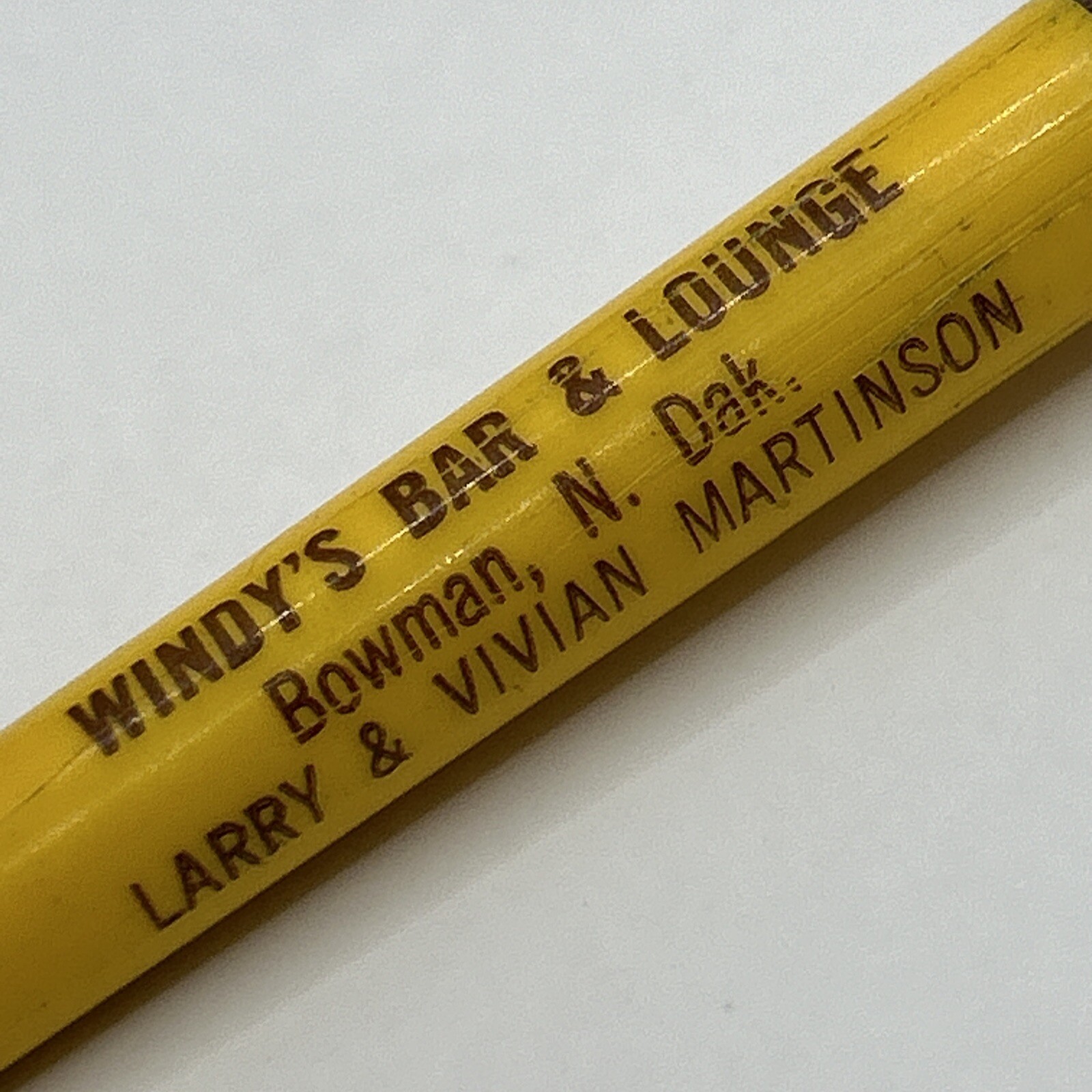 VTG Ballpoint Pen WINDY\'S BAR & LOUNGE Bowman ND Larry & Vivian Martinson