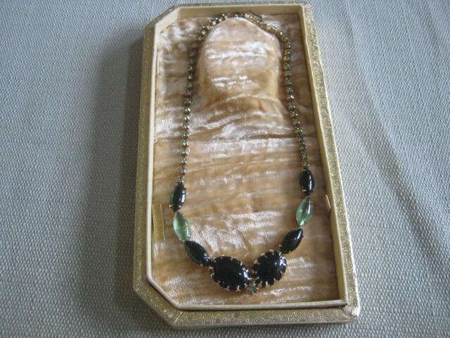 Beautiful Vintage Sparkly Green Glass / Rhinestone Necklace MCM Gothic Boho Chic Beautiful Vintage Sparkly Green Glass / Rhinestone Necklace MCM Gothic Boho Chic